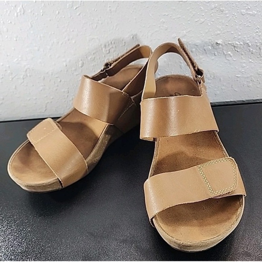 Clarks sandal‎ wedges tan women's size 7 Cork Soles